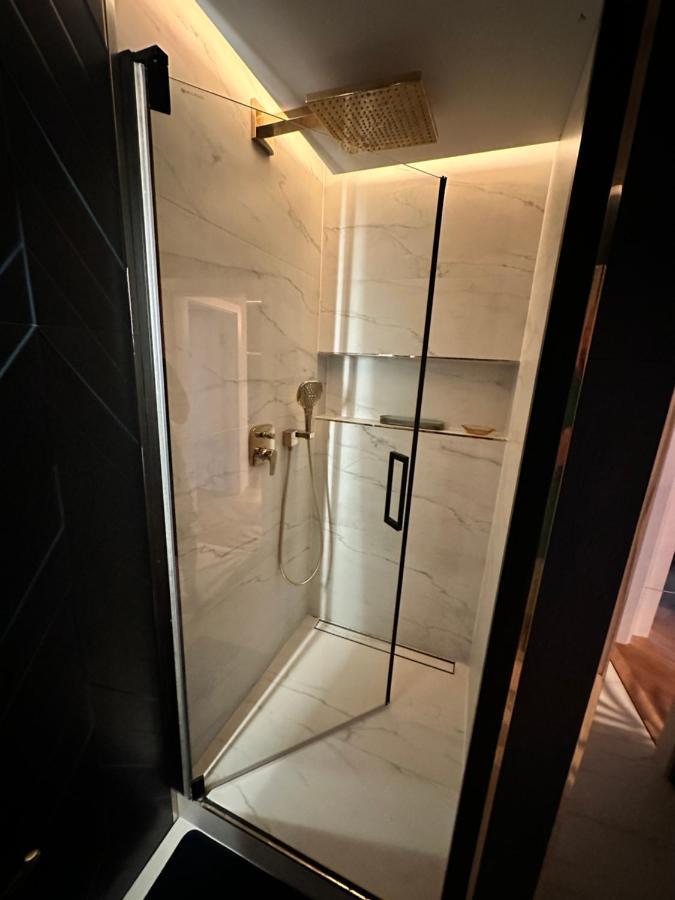 Apartamento Skyline Elegance With Free Parking Bratislava Exterior foto